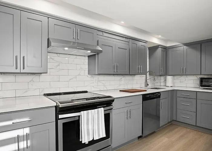 Elegant Richmond Gem Nestled Up To Hawthorne Blvd.