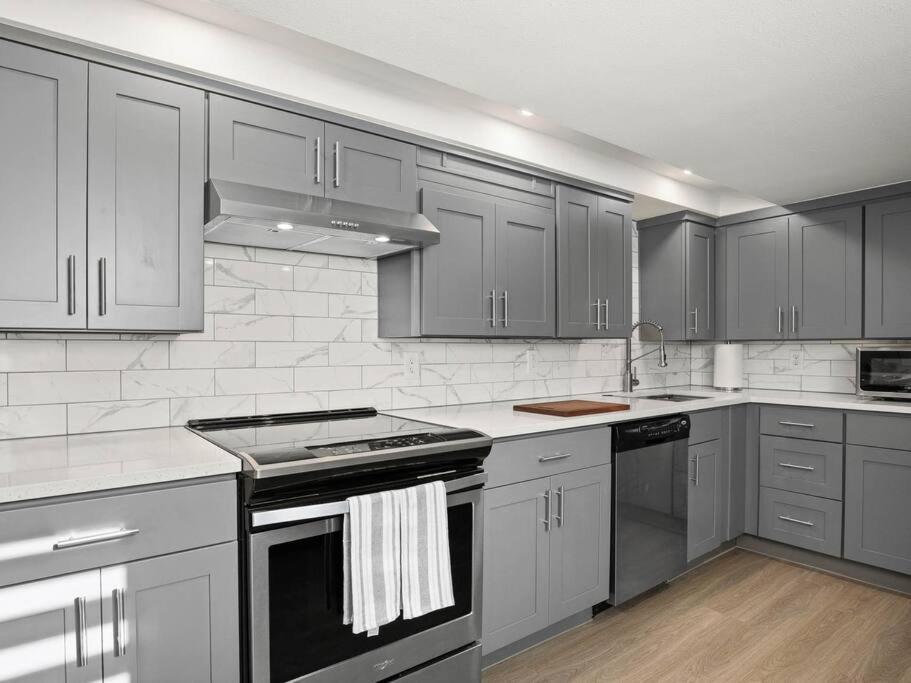 Elegant Richmond Gem Nestled Up To Hawthorne Blvd. Apartment Portland