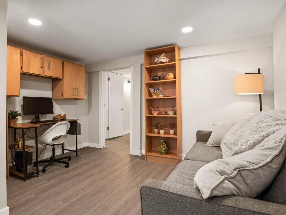 Apartment Elegant Richmond Gem Nestled Up To Hawthorne Blvd.